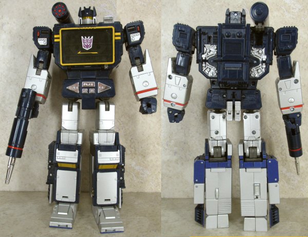 Masterpiece Soundwave front and back
