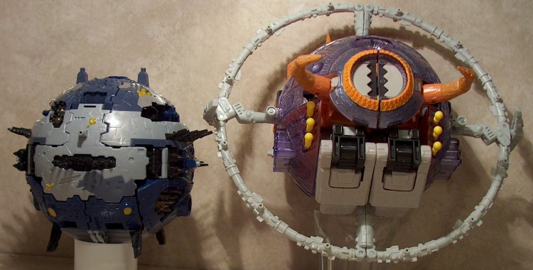 Primus and Unicron in planet modes
